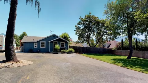 125 NW Fall Run Dr, Grants Pass, OR 97526 photo 1