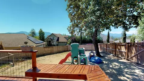 125 NW Fall Run Dr, Grants Pass, OR 97526 photo 29