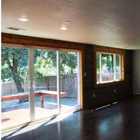 125 NW Fall Run Dr, Grants Pass, OR 97526 photo 9