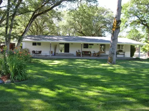 6565 E Antelope Rd, Eagle Point, OR 97524 photo 1