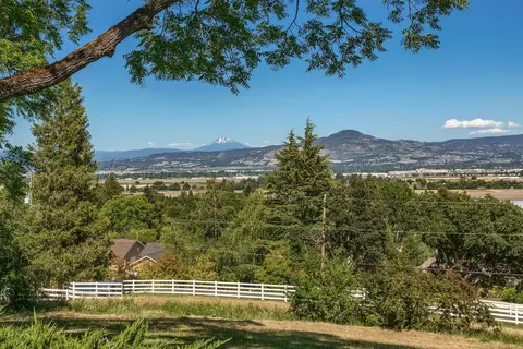 2211 Hillside Dr, Central Point, OR 97502 photo 11