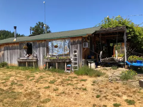 308 Mona Way, Cave Junction, OR 97523 photo 3