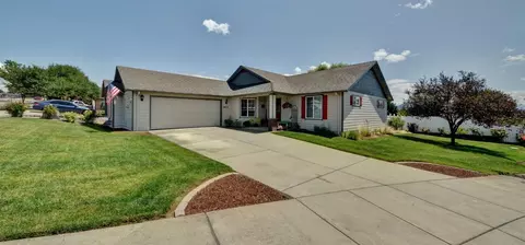 971 Crystal Dr, Eagle Point, OR 97524 photo 2