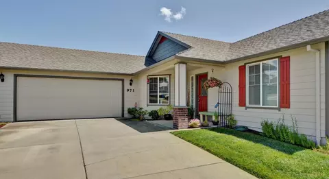 971 Crystal Dr, Eagle Point, OR 97524 photo 4