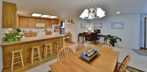 582 Mitchell Way, Central Point, OR 97502 photo 4