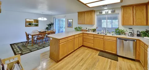 582 Mitchell Way, Central Point, OR 97502 photo 8