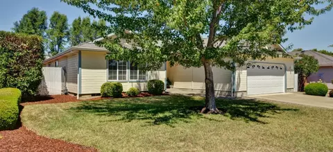 582 Mitchell Way, Central Point, OR 97502 photo 2