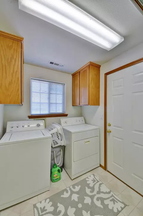 582 Mitchell Way, Central Point, OR 97502 photo 25