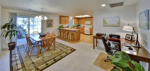 582 Mitchell Way, Central Point, OR 97502 photo 3