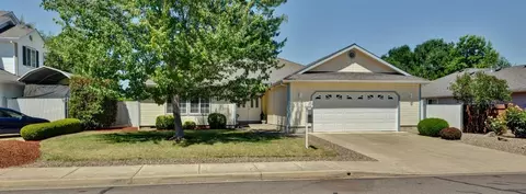 582 Mitchell Way, Central Point, OR 97502 photo 1