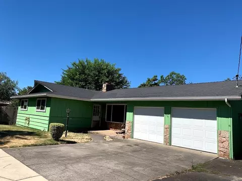 1215 NE Adele Dr, Grants Pass, OR 97526 photo 1