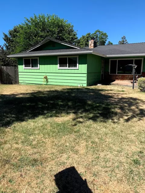 1215 NE Adele Dr, Grants Pass, OR 97526 photo 2