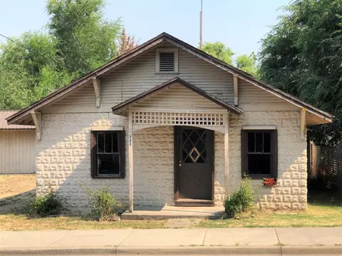 109 W 4th St, Phoenix, OR 97535 photo 1