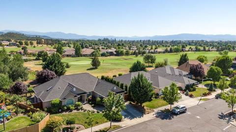 962 St Andrews Way, Eagle Point, OR 97524 photo 2