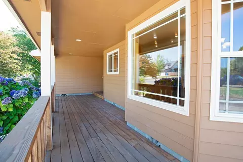 641 Crystal Dr, Eagle Point, OR 97524 photo 4