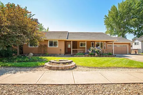 641 Crystal Dr, Eagle Point, OR 97524 photo 1