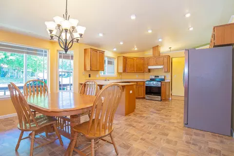641 Crystal Dr, Eagle Point, OR 97524 photo 10