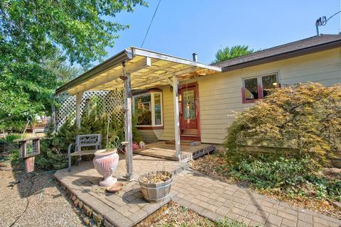 2828 Hammel Rd, Eagle Point, OR 97524 photo 1