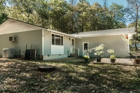 1347 Summit Loop, Grants Pass, OR 97527 photo 3