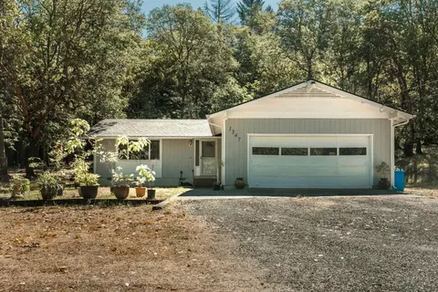 1347 Summit Loop, Grants Pass, OR 97527 photo 1