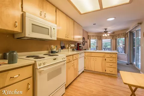 101 Meadow View Dr, Phoenix, OR 97535 photo 3