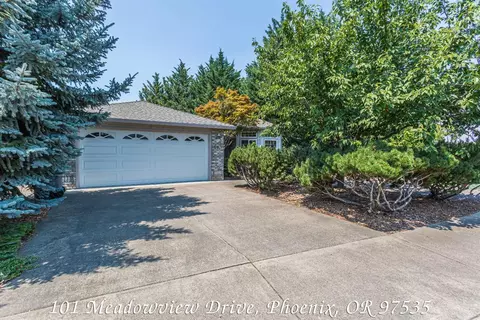 101 Meadow View Dr, Phoenix, OR 97535 photo 1