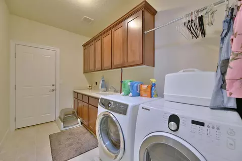 929 St Andrews Way, Eagle Point, OR 97524 photo 13