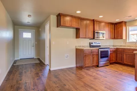 711 Sheffield Dr, Eagle Point, OR 97524 photo 4