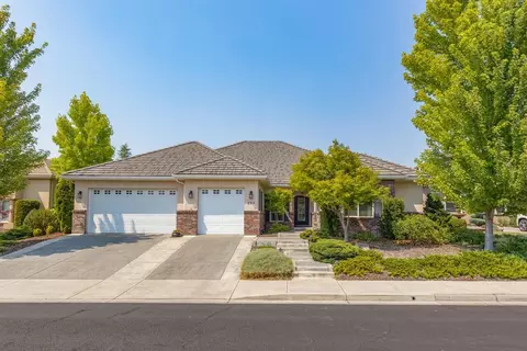 223 Pine Lake Dr, Eagle Point, OR 97524 photo 1