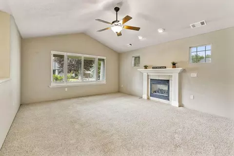 129 Glenwood Dr, Eagle Point, OR 97524 photo 2
