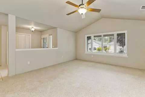 129 Glenwood Dr, Eagle Point, OR 97524 photo 3