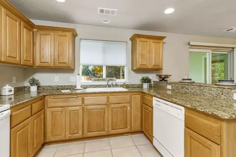 129 Glenwood Dr, Eagle Point, OR 97524 photo 5