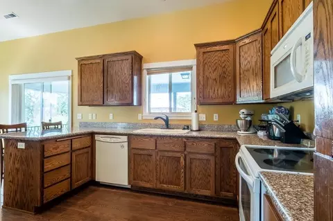 1053 Highlands Dr, Eagle Point, OR 97524 photo 10