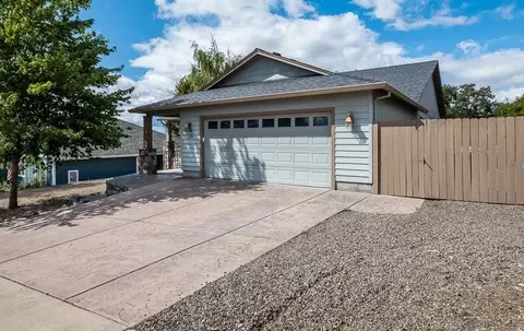1053 Highlands Dr, Eagle Point, OR 97524 photo 4