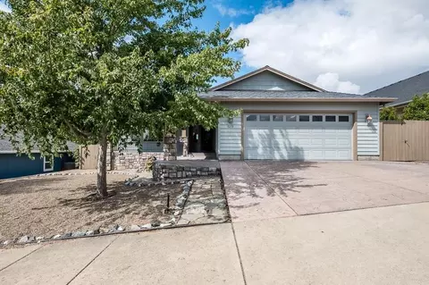 1053 Highlands Dr, Eagle Point, OR 97524 photo 1