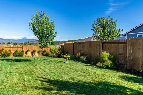 931 Sellwood Dr, Eagle Point, OR 97524 photo 3