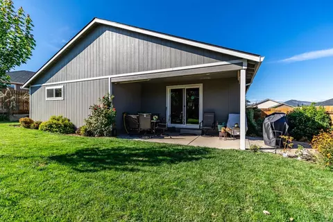 931 Sellwood Dr, Eagle Point, OR 97524 photo 4