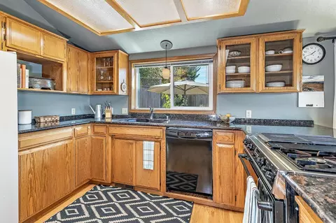 209 Ray St, Phoenix, OR 97535 photo 5
