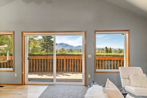 209 Ray St, Phoenix, OR 97535 photo 9