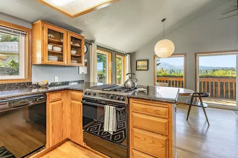 209 Ray St, Phoenix, OR 97535 photo 6