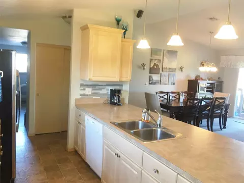 952 Stonewater Dr, Eagle Point, OR 97524 photo 5