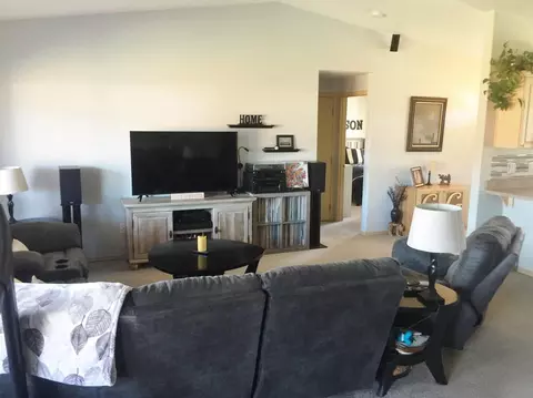 952 Stonewater Dr, Eagle Point, OR 97524 photo 8