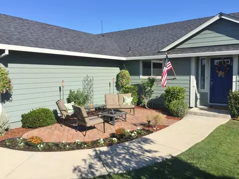 952 Stonewater Dr, Eagle Point, OR 97524 photo 3