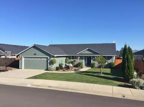 952 Stonewater Dr, Eagle Point, OR 97524 photo 2