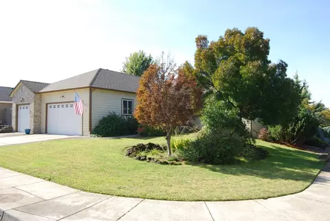 827 Ridgeway Ave, Central Point, OR 97502 photo 3