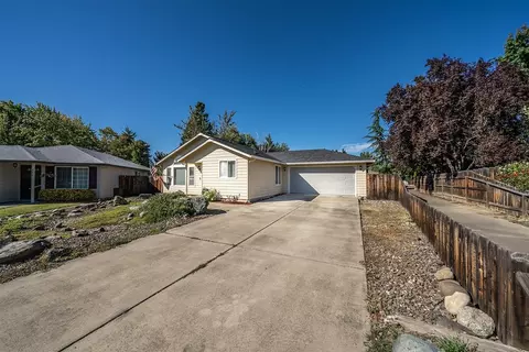 115 Mountain View Ct, Phoenix, OR 97535 photo 4