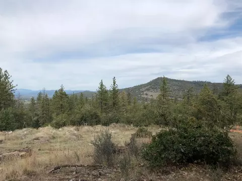 375 White Tail Dr, Eagle Point, OR 97524 photo 2