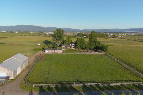 2176 Vilas Rd, Central Point, OR 97502 photo 1