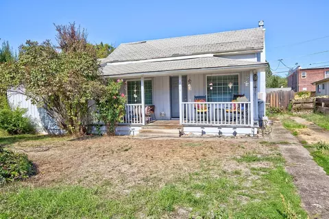 210 Loto St, Eagle Point, OR 97524 photo 2