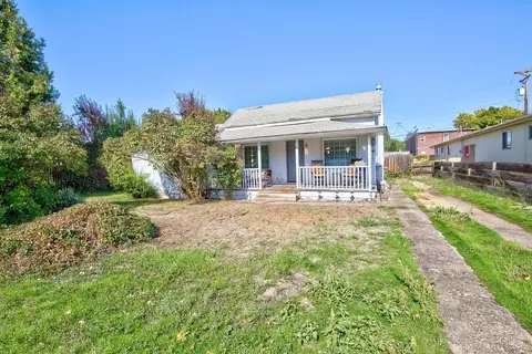 210 Loto St, Eagle Point, OR 97524 photo 1